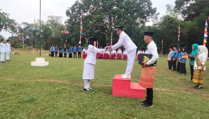 Tanamkan Cinta Tanah Air, Desa Embacang Baru Gelar Upacara HUT RI ke-80